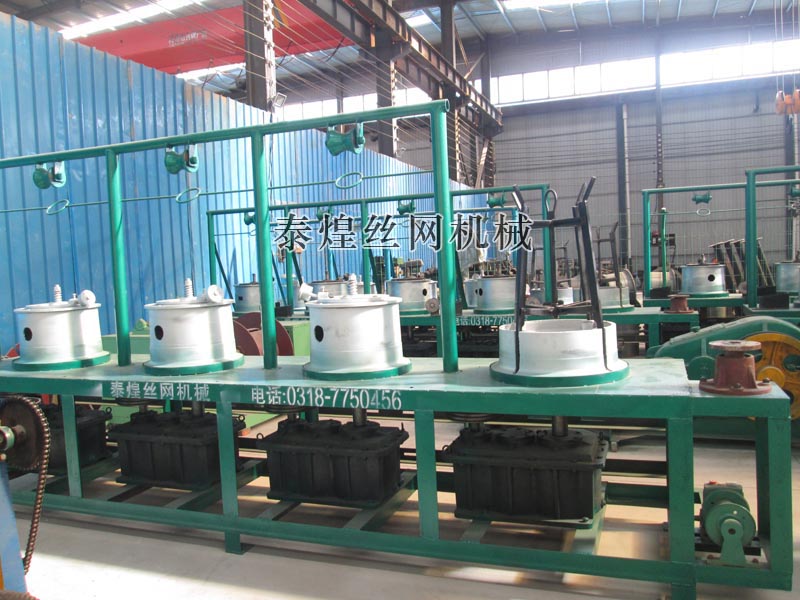 聯(lián)罐干式滑輪拔絲機(jī) 聯(lián)罐干式滑輪拔絲機(jī)